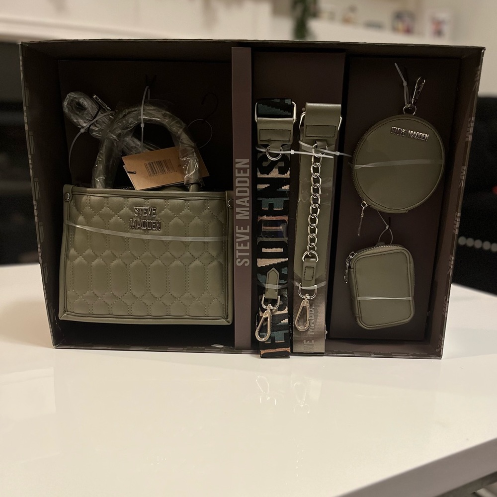 BRAND NEW W/ TAG!!! Steve Madden olive/army green purse set